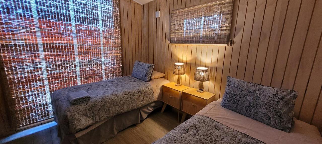 فيلا Cabana En Laguna Azul Patagonia Bagual Torres del Paine National Park المظهر الخارجي الصورة