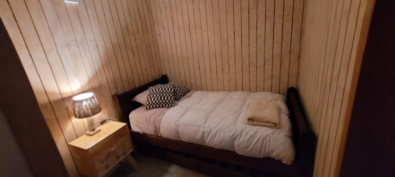 فيلا Cabana En Laguna Azul Patagonia Bagual Torres del Paine National Park المظهر الخارجي الصورة