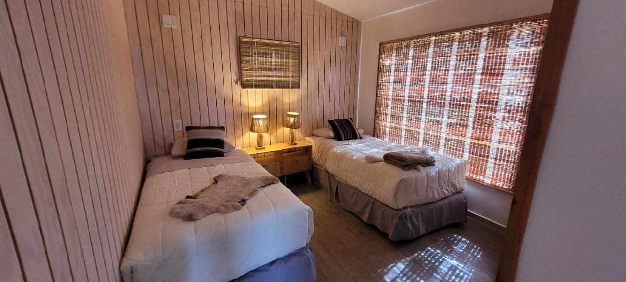فيلا Cabana En Laguna Azul Patagonia Bagual Torres del Paine National Park المظهر الخارجي الصورة