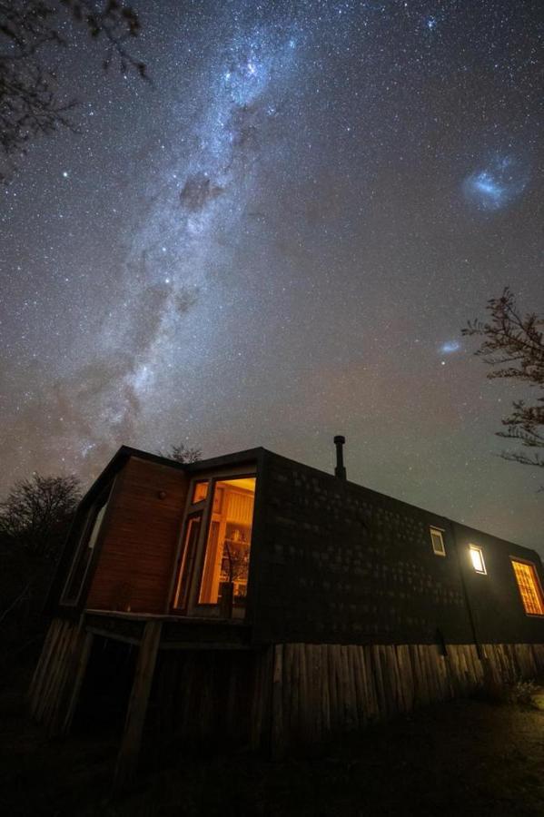 فيلا Cabana En Laguna Azul Patagonia Bagual Torres del Paine National Park المظهر الخارجي الصورة